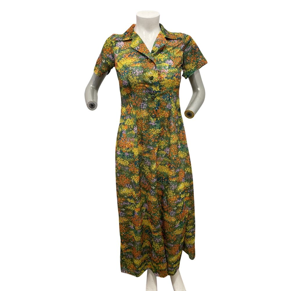 Vintage floral print dress featuring short sleeves and a button-down front